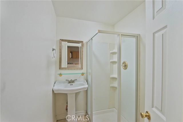 Detail Gallery Image 13 of 31 For 17420 Collins St, Encino,  CA 91316 - 3 Beds | 3 Baths