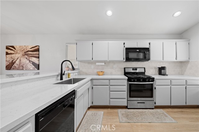 Detail Gallery Image 12 of 36 For 5314 Silvergate, Bakersfield,  CA 93313 - 3 Beds | 2 Baths