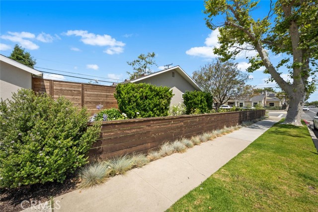 3272 Woodstock Road, Los Alamitos CA: https://media.crmls.org/medias/ad6f04aa-7b32-4e48-8e65-84b931b58603.jpg