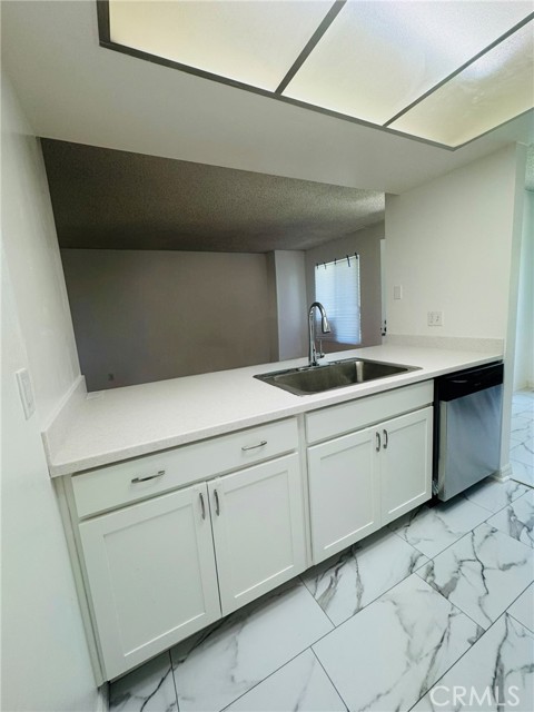 5484 Dobbs Street, Los Angeles CA: https://media.crmls.org/medias/ad6f7d70-9a4b-4d65-897c-d6c1c6b30e98.jpg