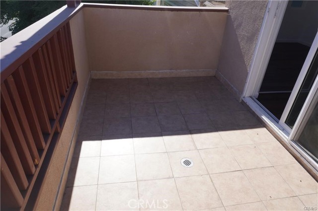 Detail Gallery Image 8 of 12 For 10558 Langmuir Ave, Sunland,  CA 91040 - 2 Beds | 1/1 Baths