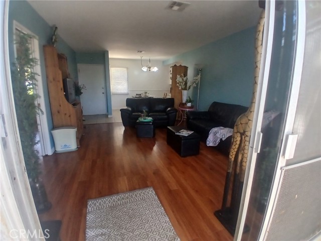 Detail Gallery Image 6 of 35 For 7650 Wilbur Ave, Reseda,  CA 91335 - 3 Beds | 1/1 Baths