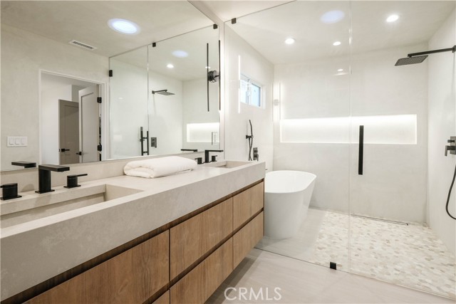 18852 Collins Street, Tarzana CA: https://media.crmls.org/medias/ad70b373-1f42-4df4-98f6-d3ccd0c1a058.jpg