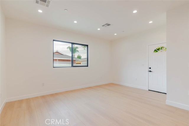 Detail Gallery Image 6 of 21 For 6217 Sylvia Ave, Tarzana,  CA 91335 - 3 Beds | 2 Baths