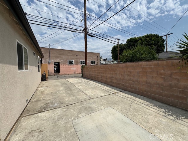 434 N Beachwood Drive, Burbank CA: https://media.crmls.org/medias/ad729297-94c0-4449-8e5d-d42f36842b11.jpg