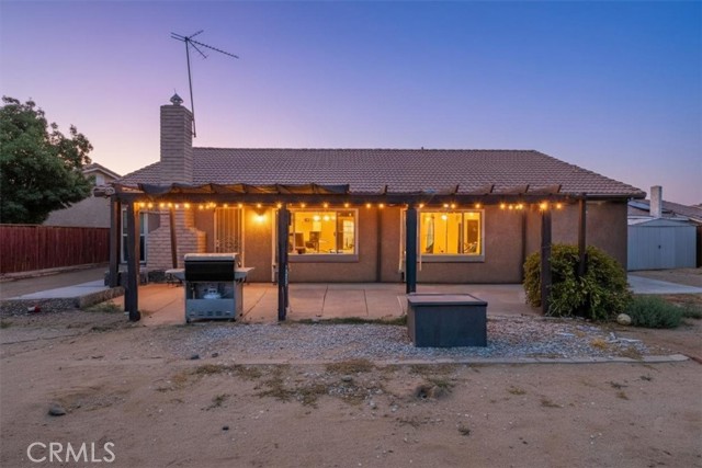 10715 Wakefield E Street, Adelanto CA: https://media.crmls.org/medias/ad72ca26-eb02-4797-a127-07207ea9a3e6.jpg
