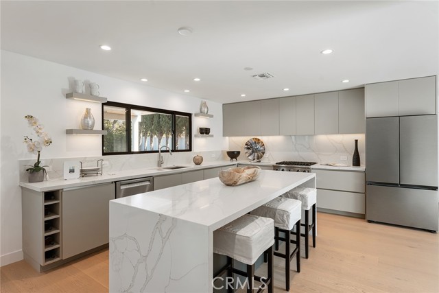 Detail Gallery Image 12 of 57 For 5630 Blanco Ave, Woodland Hills,  CA 91367 - 4 Beds | 4/1 Baths