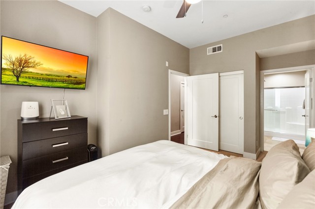 31 Soho, Irvine CA: https://media.crmls.org/medias/ad72fb81-1f63-460a-8185-4596ac9be7d3.jpg