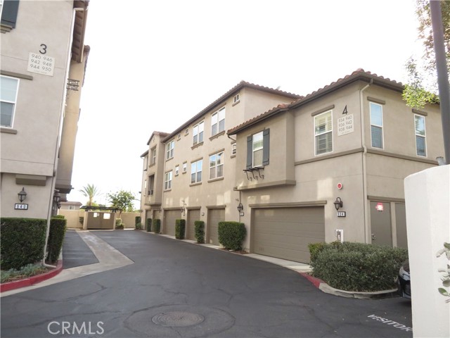 Detail Gallery Image 2 of 41 For 965 Acacia Ln, Montebello,  CA 90640 - 3 Beds | 3 Baths