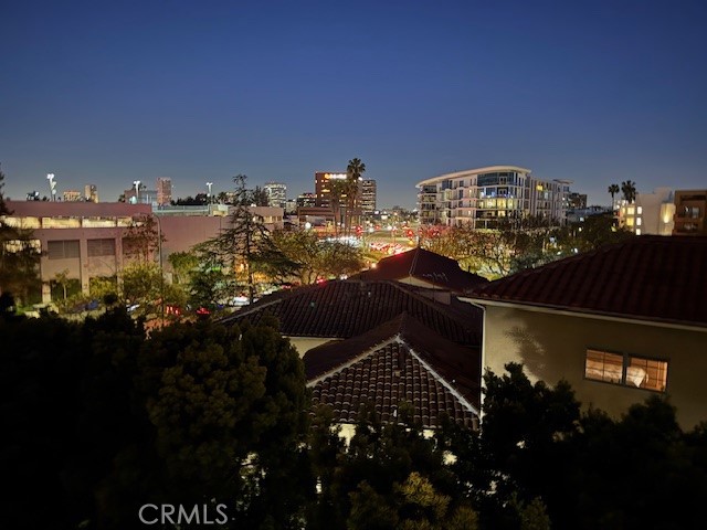 321 S San Vicente S Boulevard, Los Angeles CA: https://media.crmls.org/medias/ad7384d6-a77f-4b07-9e2c-0972b7309448.jpg