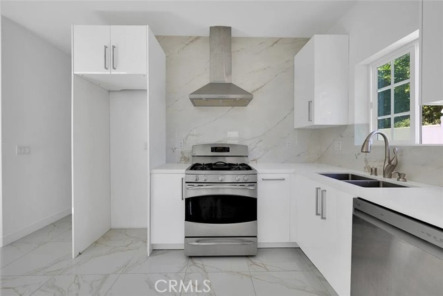 Detail Gallery Image 9 of 20 For 634 E Valencia Ave, Burbank,  CA 91501 - 2 Beds | 2 Baths