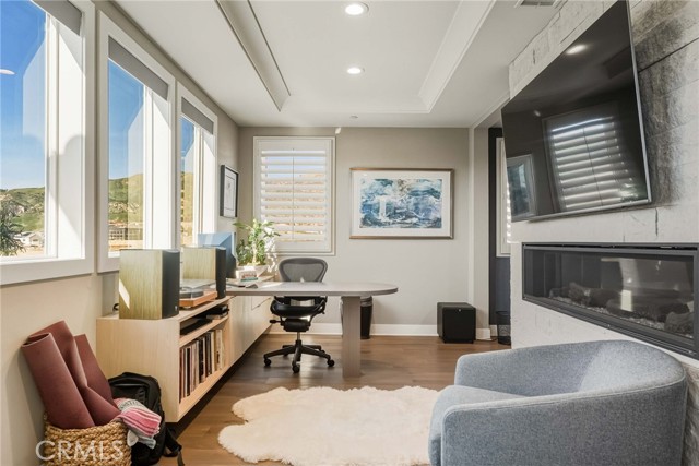 Detail Gallery Image 16 of 49 For 11937 Ancona Way, Porter Ranch,  CA 91326 - 6 Beds | 5/1 Baths