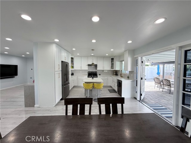 Detail Gallery Image 10 of 24 For 11243 Mclennan, Granada Hills,  CA 91344 - 3 Beds | 3 Baths