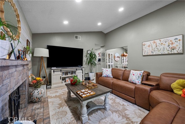 3052 E Avenue S4, Palmdale CA: https://media.crmls.org/medias/ad770328-2dec-46fa-a943-c6fe5884f8c3.jpg