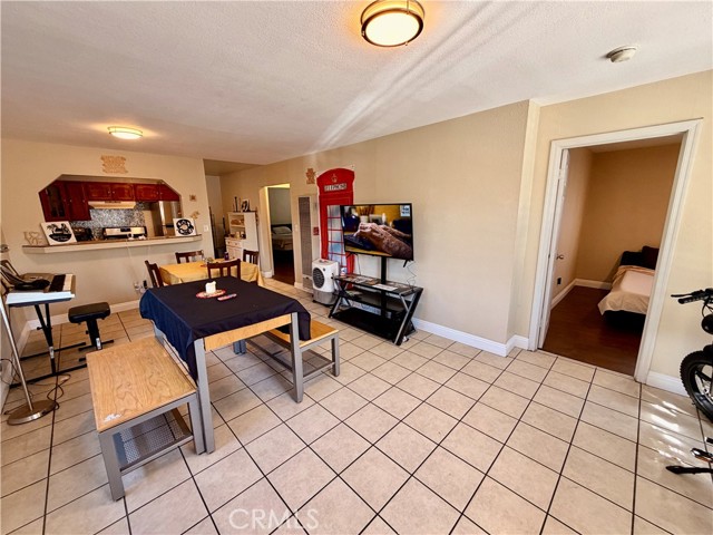 Detail Gallery Image 8 of 21 For 536 W 42nd St, Los Angeles,  CA 90037 - – Beds | – Baths