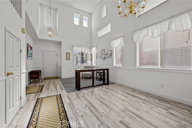 Detail Gallery Image 4 of 33 For 39823 Hillsboro Cir, Murrieta,  CA 92562 - 4 Beds | 3 Baths