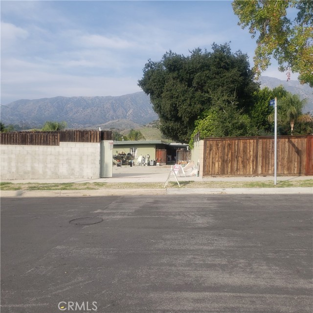 8110 Brownstone Street, Sunland CA: https://media.crmls.org/medias/ad789dda-a07e-4c52-a4c2-a388dd601543.jpg