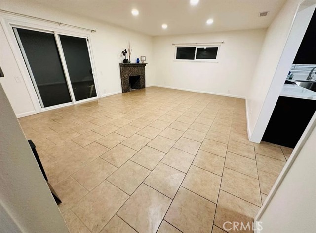 8438 Wystone Avenue, Northridge CA: https://media.crmls.org/medias/ad7917bc-e7a2-4f0d-a6d3-bc0102212a9a.jpg