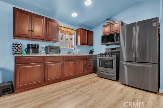 Detail Gallery Image 8 of 22 For 7887 Lampson Ave, Garden Grove,  CA 92841 - 1 Beds | 1 Baths