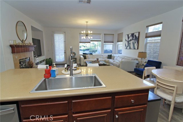 Detail Gallery Image 18 of 41 For 17634 Wren Dr, Canyon Country,  CA 91387 - 5 Beds | 4 Baths