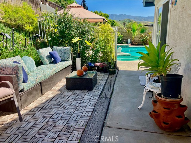 Detail Gallery Image 33 of 42 For 30308 Jasmine Valley, Canyon Country,  CA 91387 - 4 Beds | 2 Baths