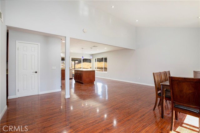 10826 De Haven Avenue photo 5