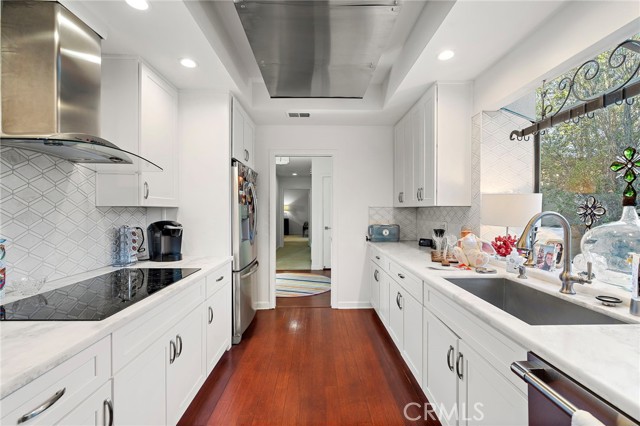 Detail Gallery Image 12 of 47 For 3 Sea Cove, Newport Beach,  CA 92660 - 2 Beds | 2 Baths