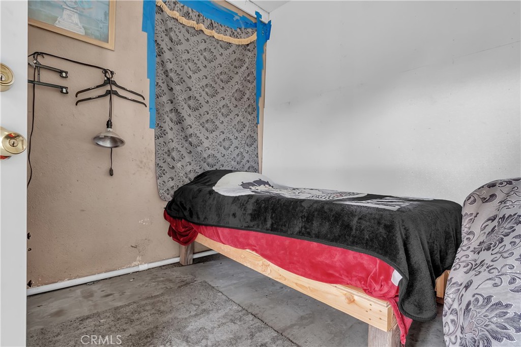 https://media.crmls.org/medias/ad7f6e6d-9362-43e2-9485-b697859a4724.jpg?preset=X-Large