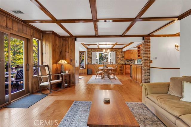 915 Trinity, Lake Arrowhead, CA 92352