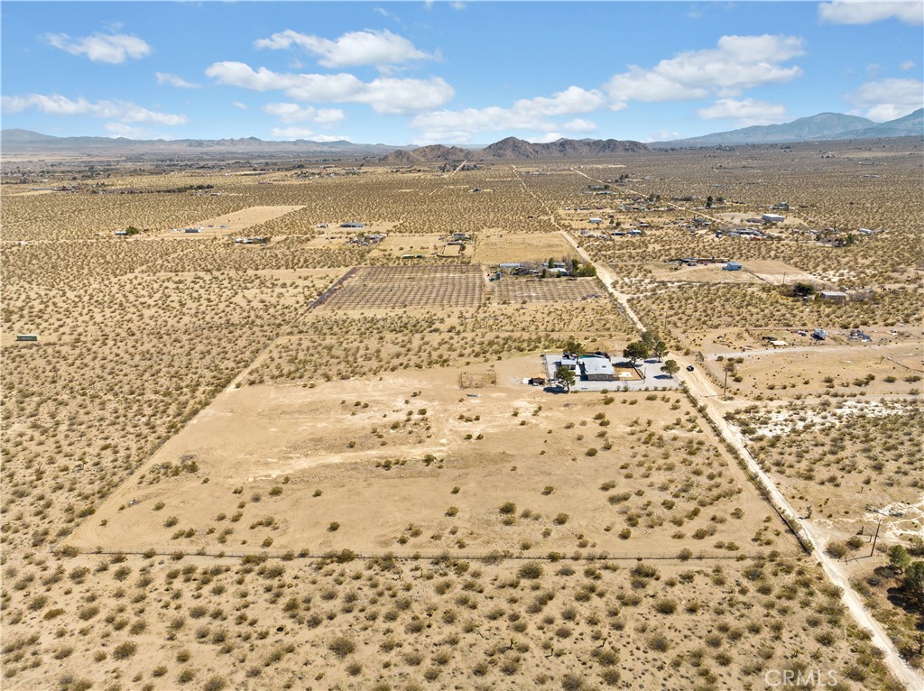 https://media.crmls.org/medias/ad7fcd70-a151-4912-a0c7-e9a7fef3f5d3.jpg?preset=X-Large