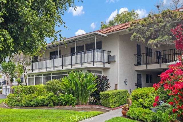 Detail Gallery Image 3 of 39 For 2319 via Puerta #O,  Laguna Woods,  CA 92637 - 2 Beds | 2 Baths