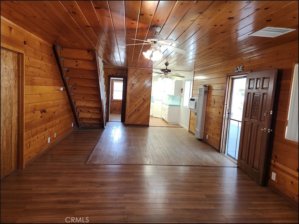 https://media.crmls.org/medias/ad824fb5-9845-49a2-a0a5-d2197537a5fe.jpg?preset=X-Large