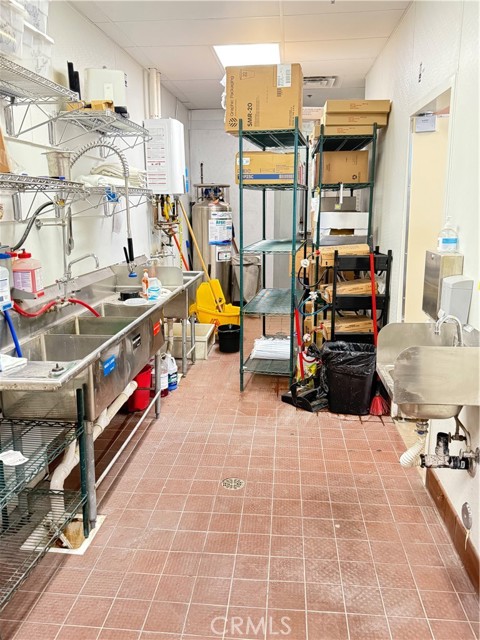 1702 Highway 46, Wasco CA: https://media.crmls.org/medias/ad8261b6-ad0c-40b9-b7e4-9e8b5eb75d7c.jpg
