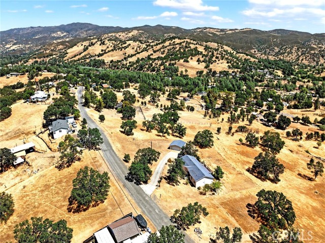 2564 Indian Hill Road, Clearlake Oaks CA: https://media.crmls.org/medias/ad8266ba-6a5e-400b-ac45-a422e79a1bb5.jpg