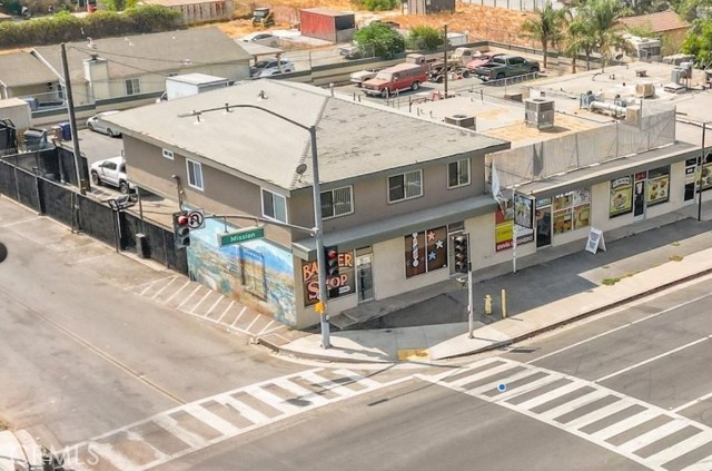 9112, Jurupa Valley CA: https://media.crmls.org/medias/ad83474d-296b-4fb7-ae05-af25d1c13284.jpg