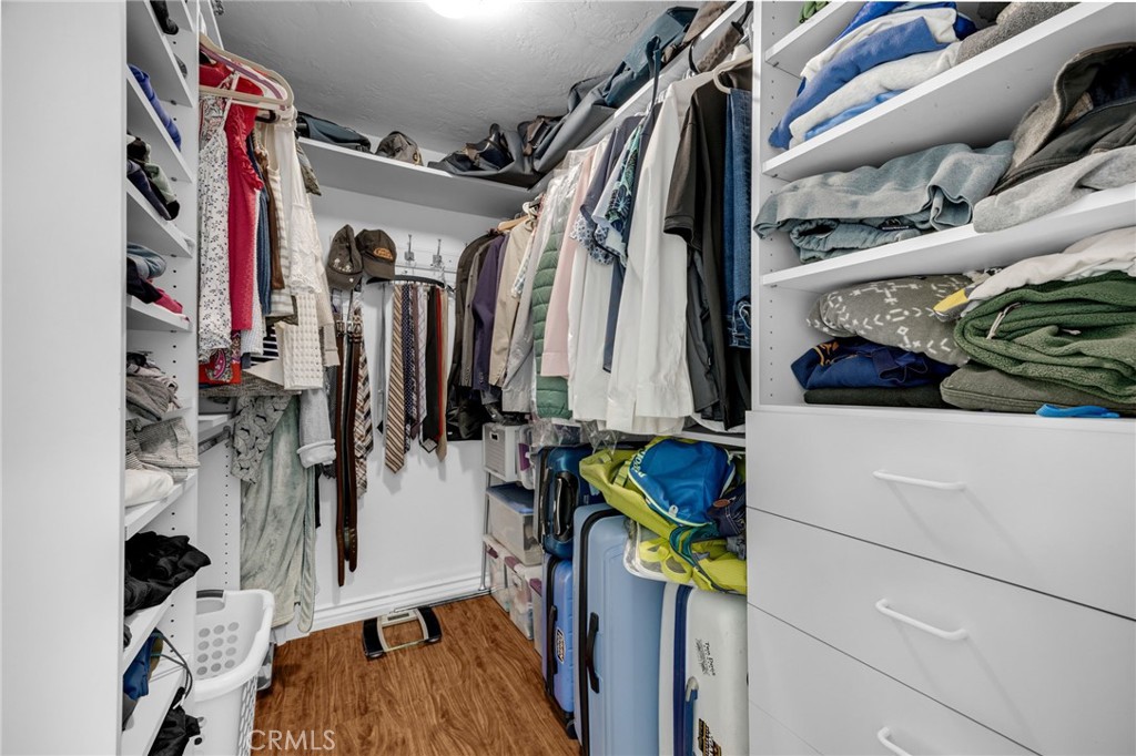 https://media.crmls.org/medias/ad834ec0-4537-4d00-a3c7-0cecbf4203b2.jpg?preset=X-Large