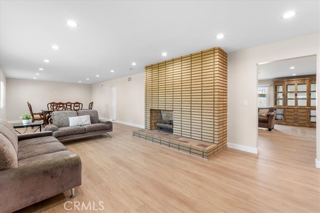 Detail Gallery Image 3 of 34 For 1831 W Avenue L12, Lancaster,  CA 93534 - 5 Beds | 2 Baths