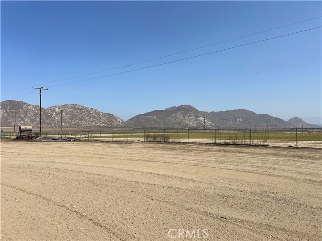 28900 Reservoir Avenue, Nuevo CA: https://media.crmls.org/medias/ad843004-8c19-40b8-b439-fc5f8bbea660.jpg