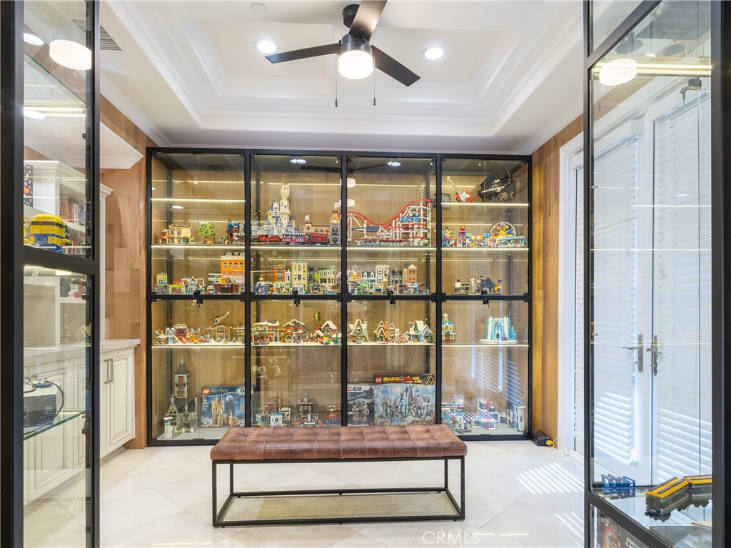 https://media.crmls.org/medias/ad84623c-97e1-4059-b391-5e43271f205b.jpg?preset=X-Large
