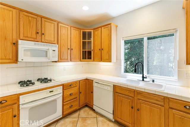 Detail Gallery Image 12 of 33 For 28591 Wabash Dr, Lake Arrowhead,  CA 92352 - 3 Beds | 2/1 Baths