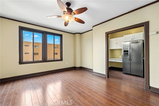 315 W 3rd Street, Long Beach CA: https://media.crmls.org/medias/ad84d1bf-1923-4bf4-9cdb-29f5141272fc.jpg