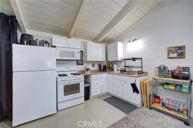 913 Armstrong Avenue, Santa Maria CA: https://media.crmls.org/medias/ad87204d-cad1-4d39-b22b-68adfe0b622c.jpg