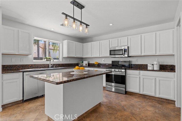 Detail Gallery Image 19 of 48 For 12303 Midtowne Dr, Bakersfield,  CA 93312 - 5 Beds | 2/1 Baths