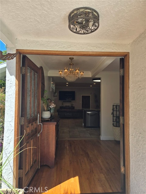 Detail Gallery Image 11 of 41 For 7503 Aqueduct Ave, Van Nuys,  CA 91406 - 3 Beds | 2/1 Baths