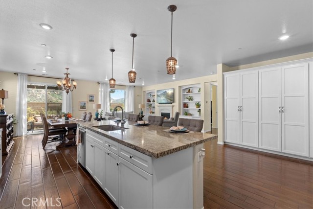3937 Scarlet Oak Court, San Bernardino CA: https://media.crmls.org/medias/ad8904f2-16e1-4cdd-8e9c-f9baf4fd35ef.jpg