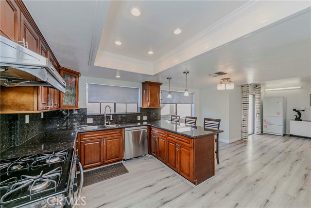 Detail Gallery Image 2 of 46 For 2032 W 231st St, Torrance,  CA 90501 - 4 Beds | 3 Baths