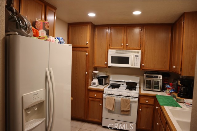Detail Gallery Image 8 of 25 For 12422 Highgate Ave, Victorville,  CA 92395 - 2 Beds | 2 Baths
