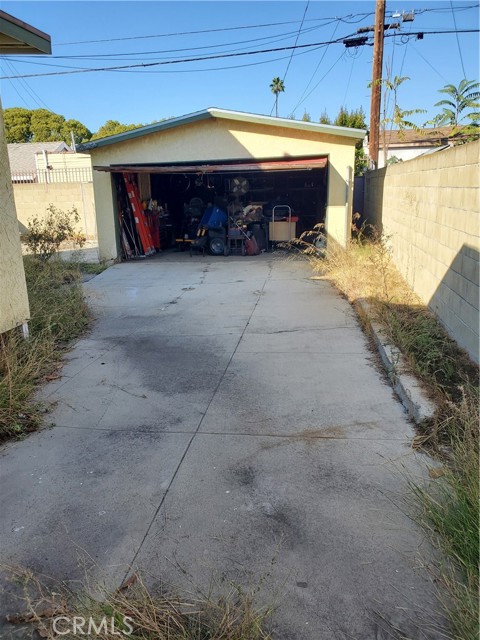 Detail Gallery Image 16 of 18 For 1933 W 43rd Pl, Los Angeles,  CA 90062 - 4 Beds | 2 Baths