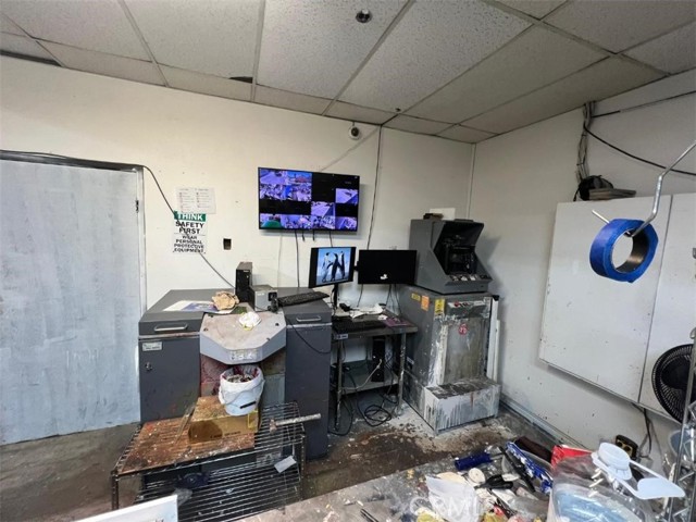 0, Riverside CA: https://media.crmls.org/medias/ad8aa155-b1f9-4026-ae41-372864d25500.jpg