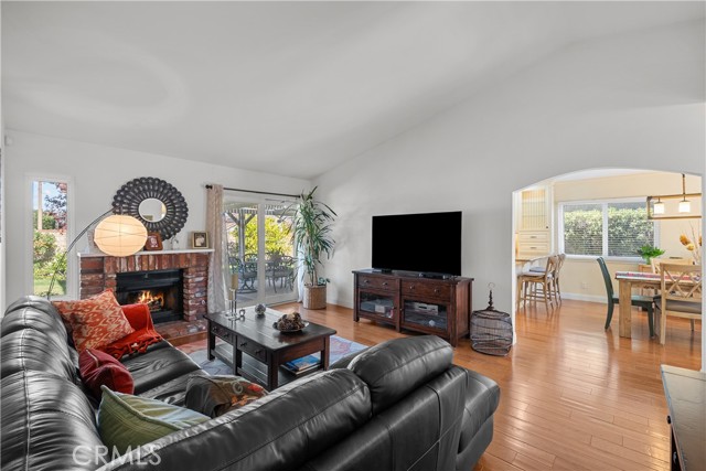 Detail Gallery Image 5 of 17 For 23643 Maricio, Valencia,  CA 91355 - 3 Beds | 2 Baths